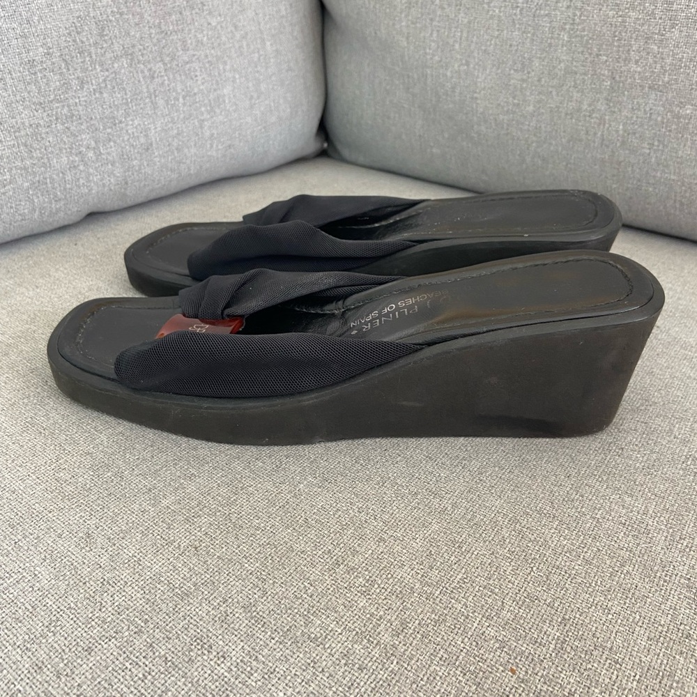 Donald J. Pliner Black Sandals with Brown Accent - Picture 5 of 6